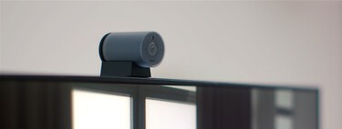 Esta webcam de Dell es inalámbrica y puede colocarse donde necesitemos para tener videollamadas desde cualquier ángulo
