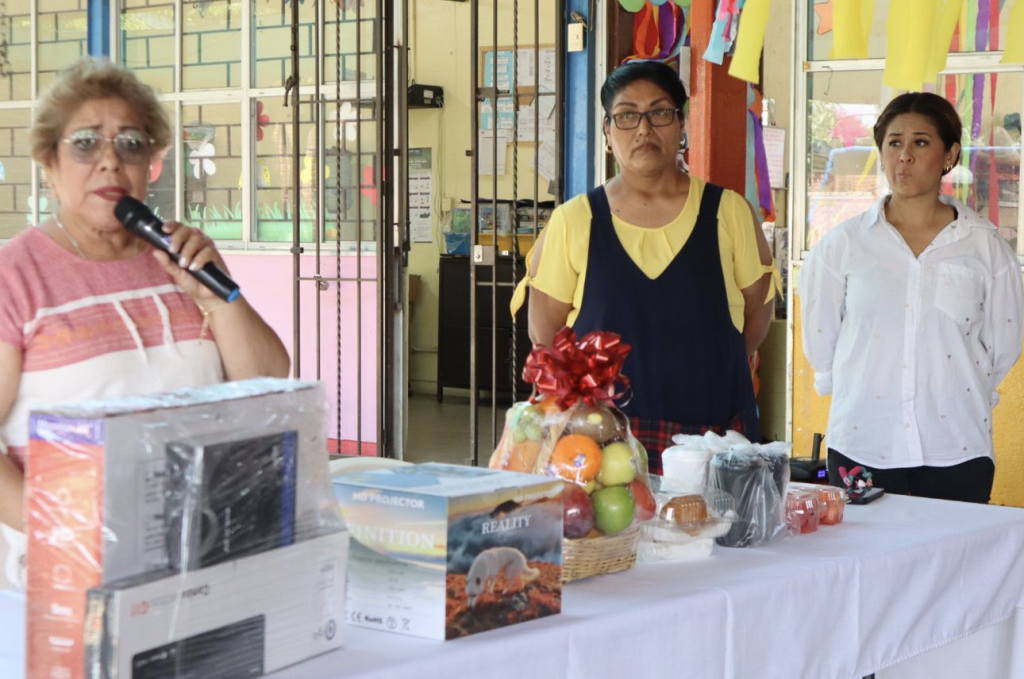 La imagen actual no tiene texto alternativo. El nombre del archivo es: Captura-de-pantalla-2026-04-23-a-las-12.37.55-p.m.png