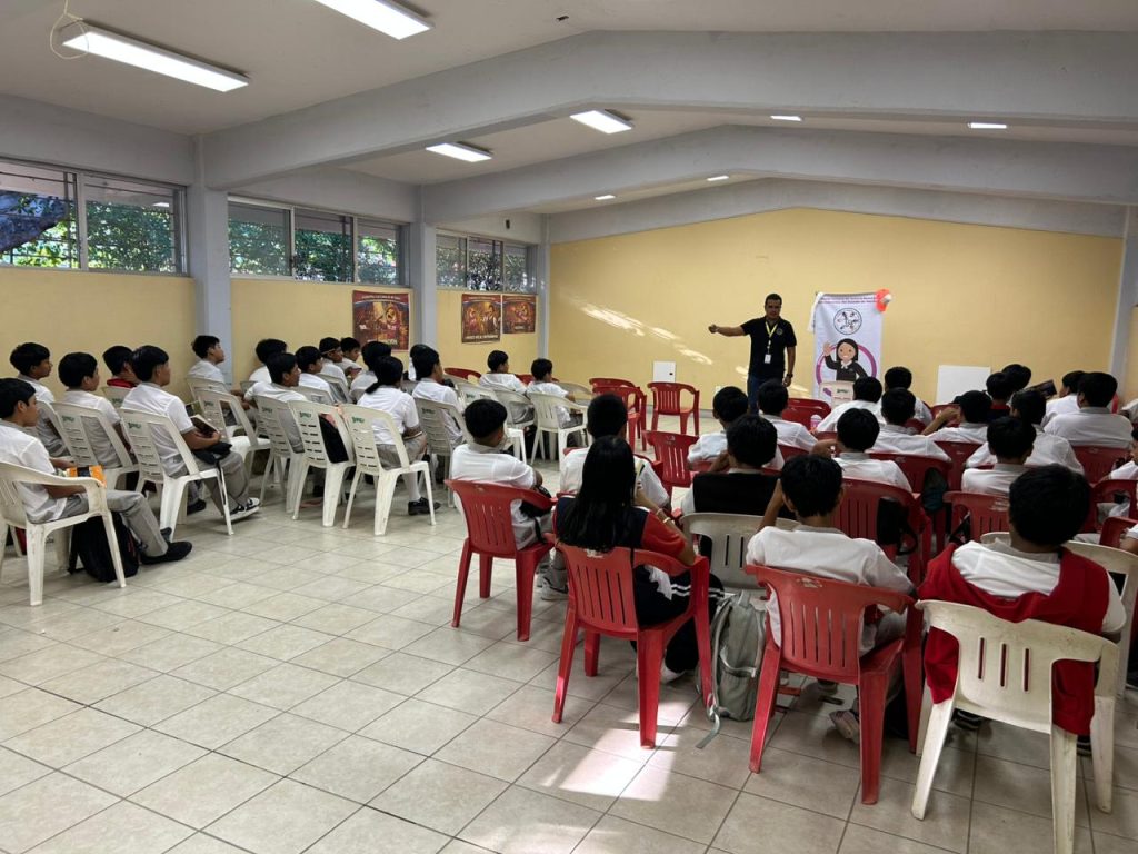 La imagen actual no tiene texto alternativo. El nombre del archivo es: PHOTO-2026-04-29-13-34-27.jpg